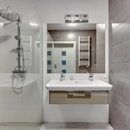 Elegant And Modern Dom & House In *