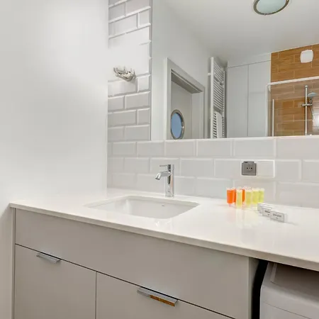 Elegant And Modern Dom & House In *
