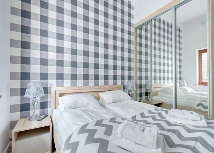 Elegant Jaglana With Parking In Old Town By Renters Apartament Gdańsk