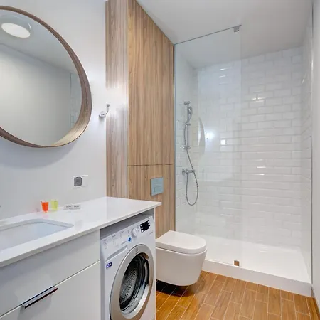 Elegant Jaglana With Parking In Old Town By Renters Apartamento