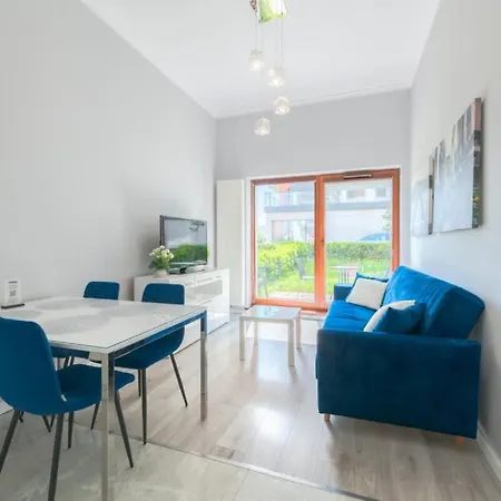 Elegant Jaglana With Parking In Old Town By Renters Apartamento